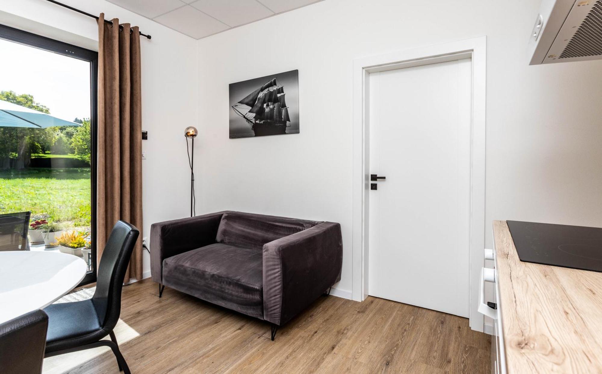 Sunny Apartment With Free Parking Zvolen Extérieur photo