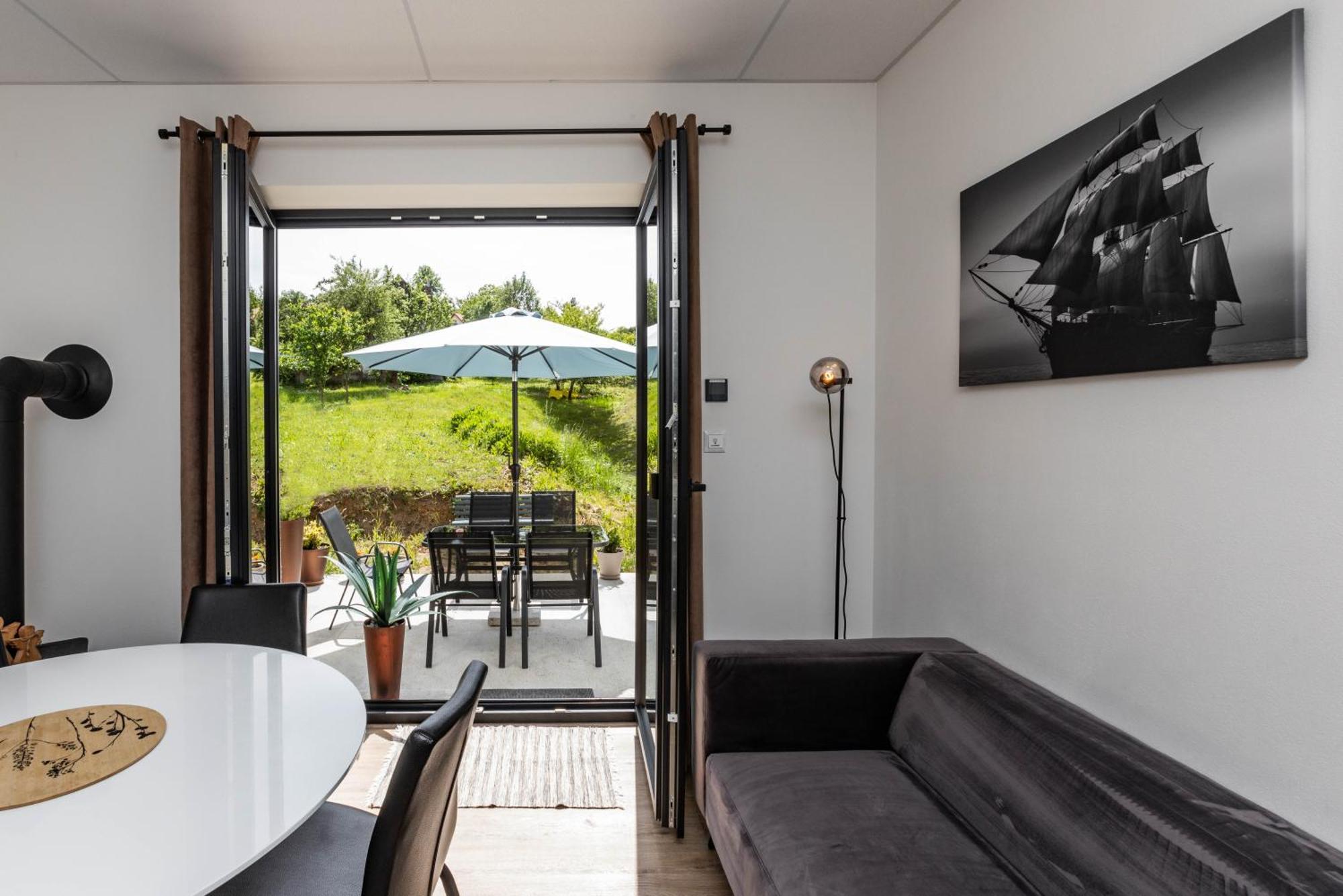 Sunny Apartment With Free Parking Zvolen Extérieur photo