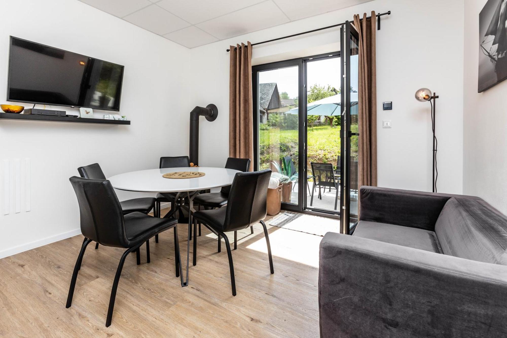 Sunny Apartment With Free Parking Zvolen Extérieur photo